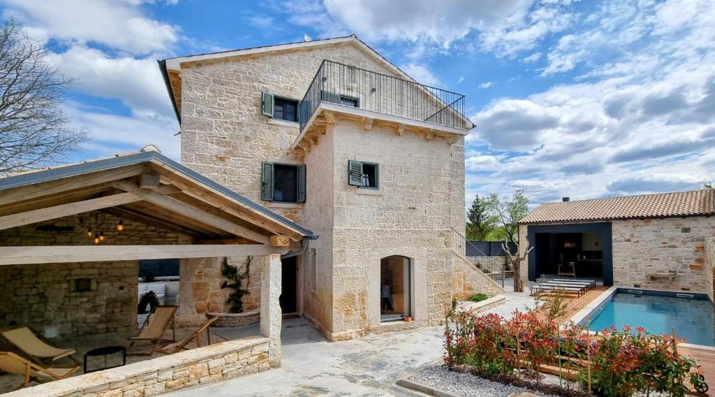 Bazén v ubytovaní !!NEW 2023!! Villa Qualia - Heated pool, 4 bedrooms, modern interior alebo v jeho blízkosti