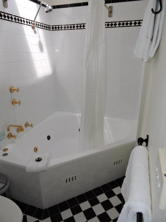 KUBBA ROONGA GUESTHOUSE - Boutique Luxury Peaceful Stay & Gardens - Breakfast included - Premium CNR Spa BNB - Solo Adultos