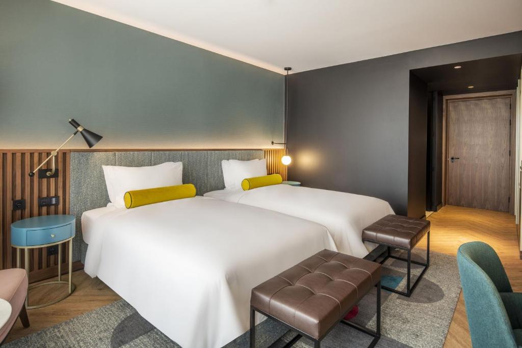 Postel nebo postele na pokoji v ubytování Renaissance Porto Lapa Hotel