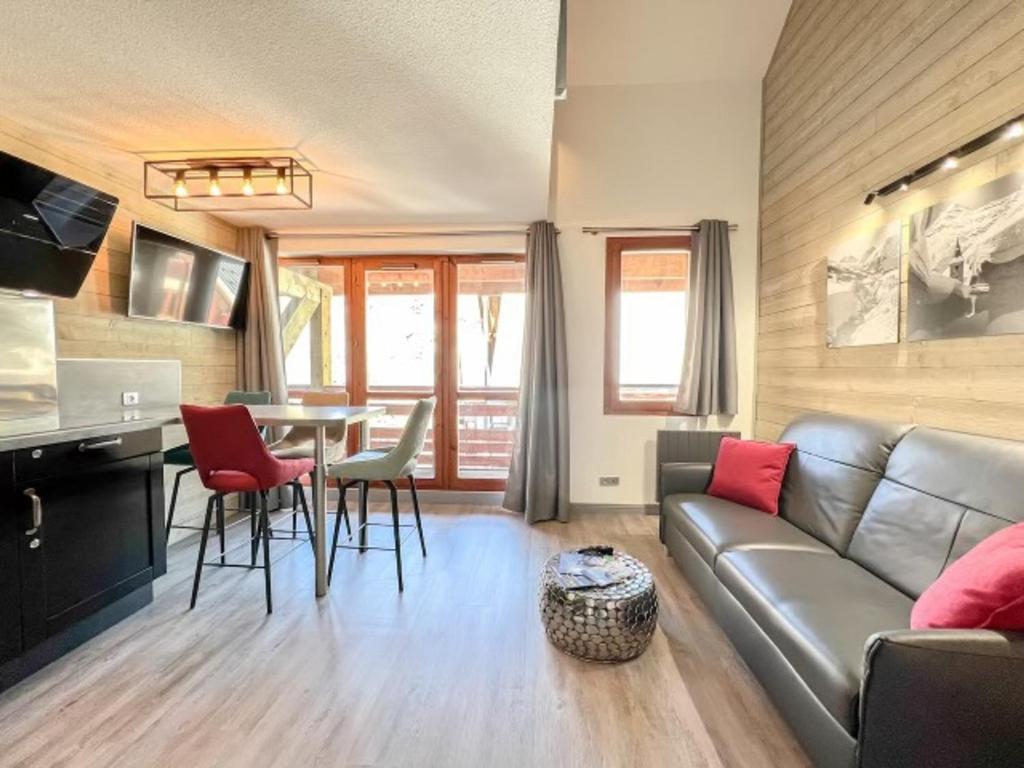 a living room with a couch and a table at Studio Valloire, 1 pièce, 4 personnes - FR-1-263-527 in Valloire