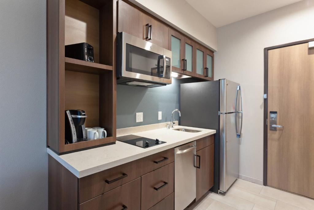 رزرو هتل، سوئیت های TownePlace توسط Marriott San Diego Central، آژانس مسافرتی آسمان سپید