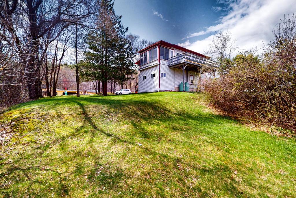 East Bluff Village Getaway, Meredith, USA