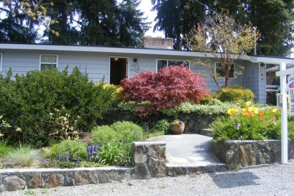 Mercer Island Living, Mercer Island (updated prices 2024)