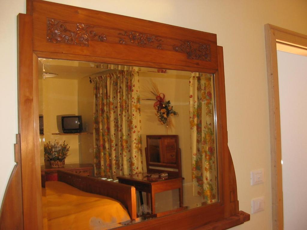 TV a/nebo společenská místnost v ubytování Agriturismo Casa Rossa Ai Colli
