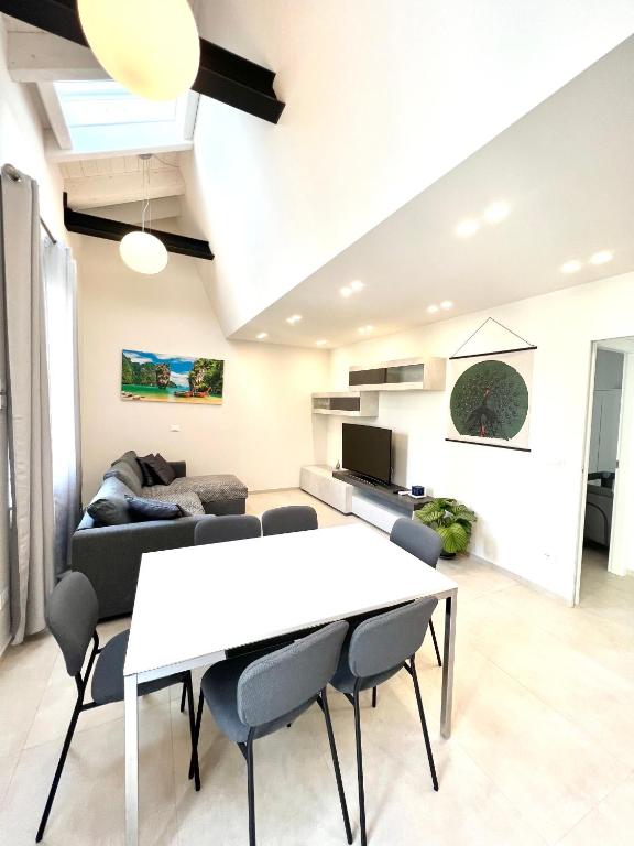 a living room with a white table and chairs at Tropicale in Rapallo