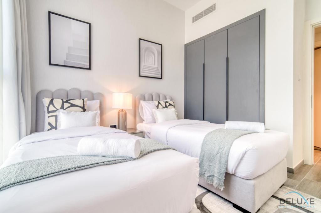 Postel nebo postele na pokoji v ubytování Tranquil 2BR with Assistant Room at Mesk 1 Midtown Dubai Production City by Deluxe Holiday Homes