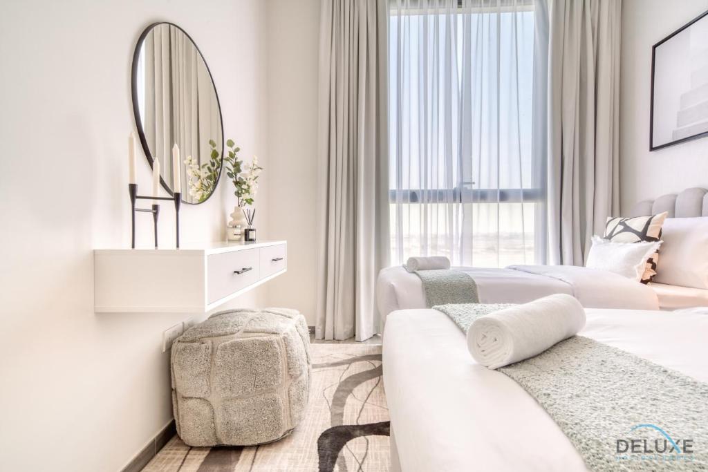 Postel nebo postele na pokoji v ubytování Tranquil 2BR with Assistant Room at Mesk 1 Midtown Dubai Production City by Deluxe Holiday Homes