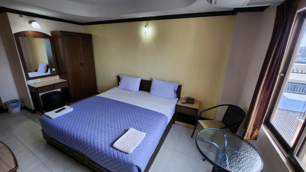 Postel nebo postele na pokoji v ubytování White Rose​ Hotel​ II​