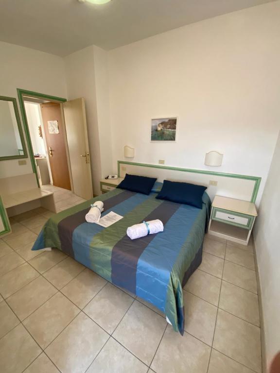 Postel nebo postele na pokoji v ubytování Hotel Due Torri