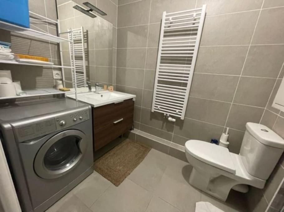 Kúpeľňa v ubytovaní Le Plessis Capitale - Appartement entier avec jardin