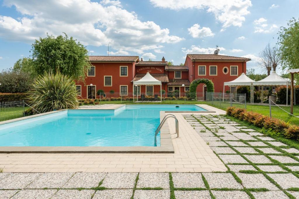 Bazén v ubytování Casolare dei Fiori - Mughetto nebo v jeho okolí