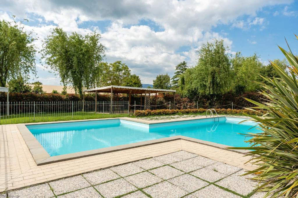 Bazén v ubytování Casolare dei Fiori - Mughetto nebo v jeho okolí
