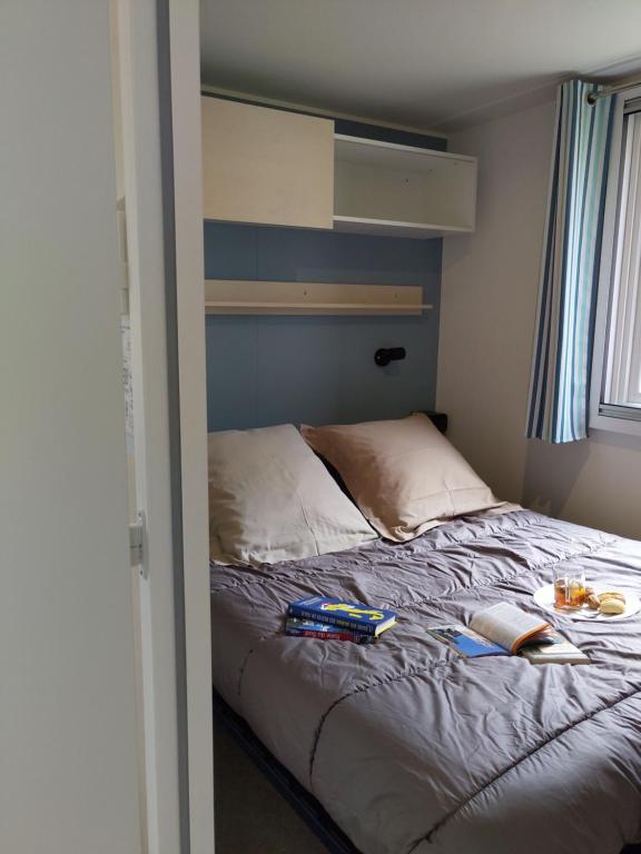 Postel nebo postele na pokoji v ubytování Camping TIKITI