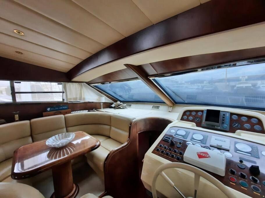 Fotografia z galérie ubytovania Yacht 3 chambres / 2 sdb - Vieux-Port de Cannes v Cannes