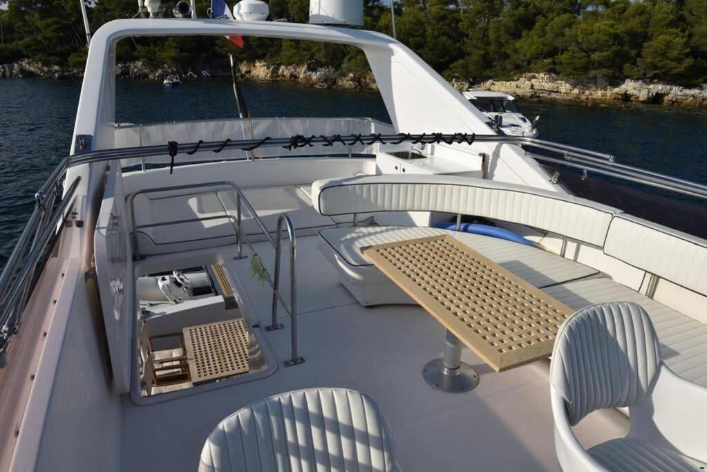 Fotografia z galérie ubytovania Yacht 3 chambres / 2 sdb - Vieux-Port de Cannes v Cannes