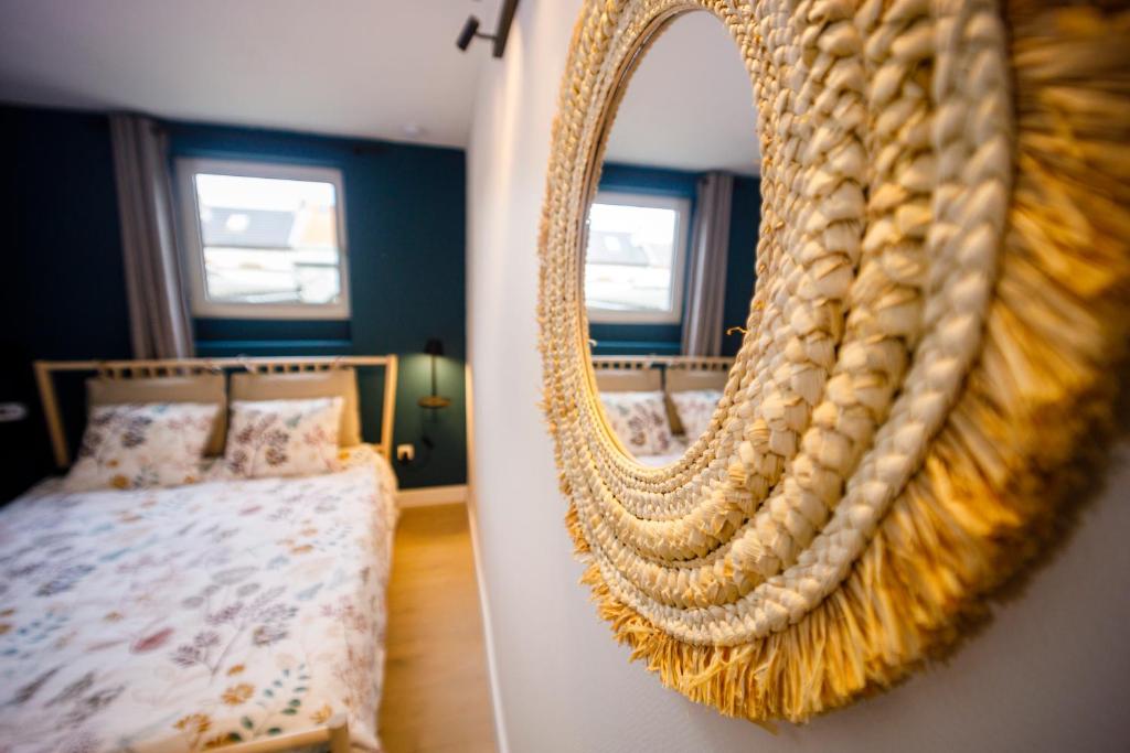 Postel nebo postele na pokoji v ubytování Gîte La Petite Ourse - gîte de charme citadin