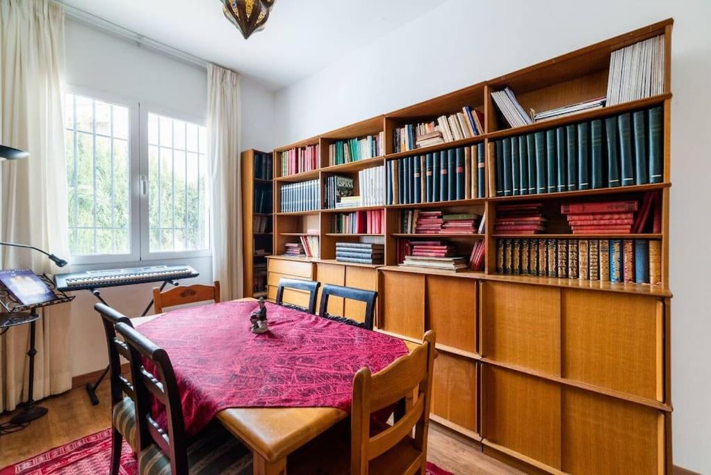 Knihovna v apartmánu