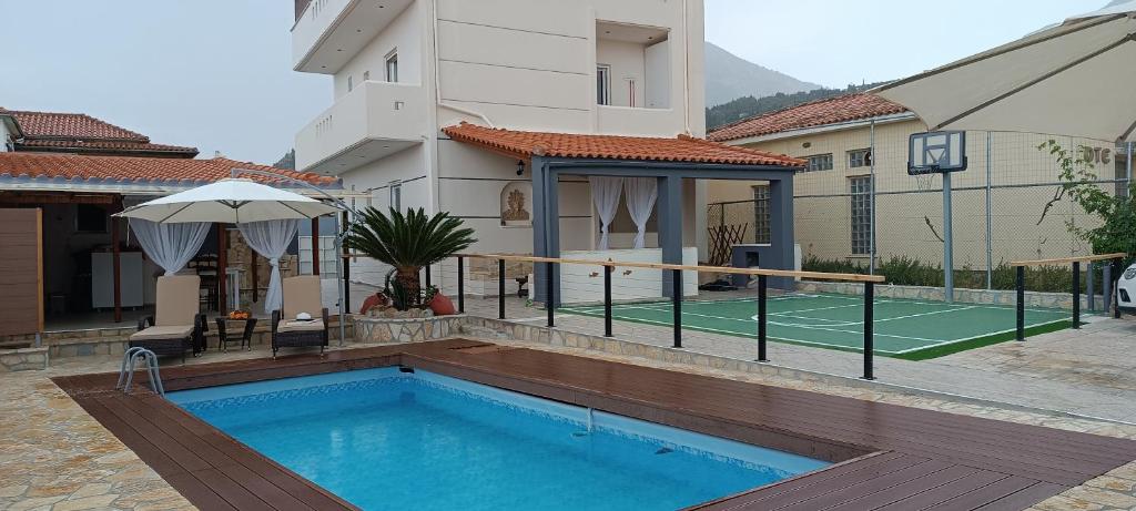 Bazén v ubytování Local Paradise Xilokastro nebo v jeho okolí