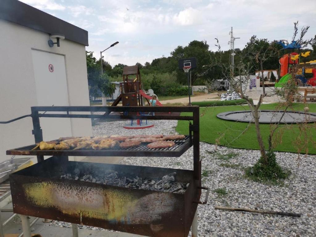 Herní místnost nebo prostor pro děti v ubytování Mobile Homes Karlo & Dino