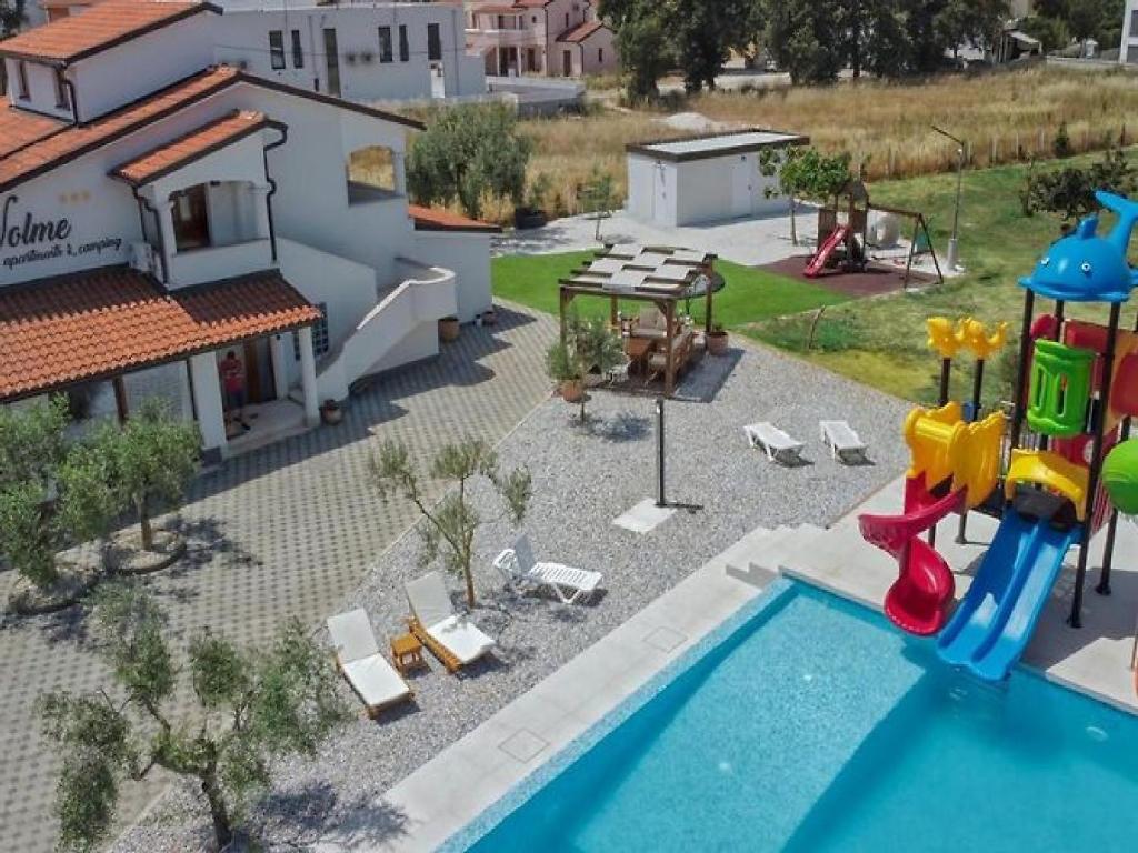 Bazén v ubytování Mobile Homes Karlo & Dino nebo v jeho okolí