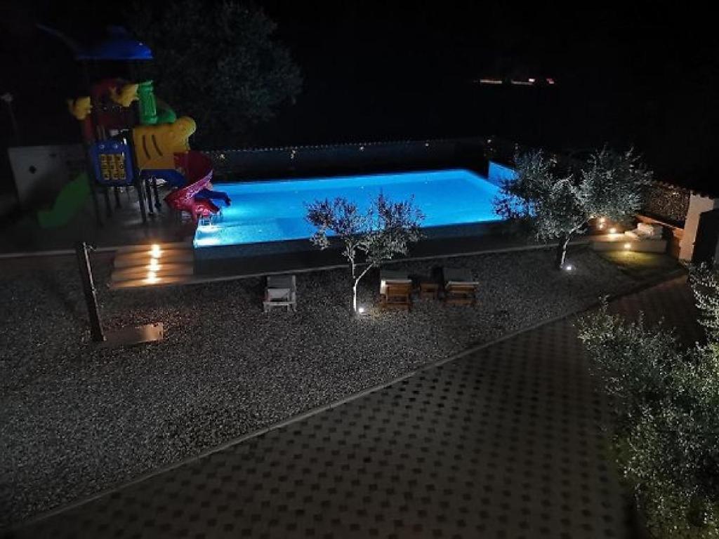Bazén v ubytování Mobile Homes Karlo & Dino nebo v jeho okolí