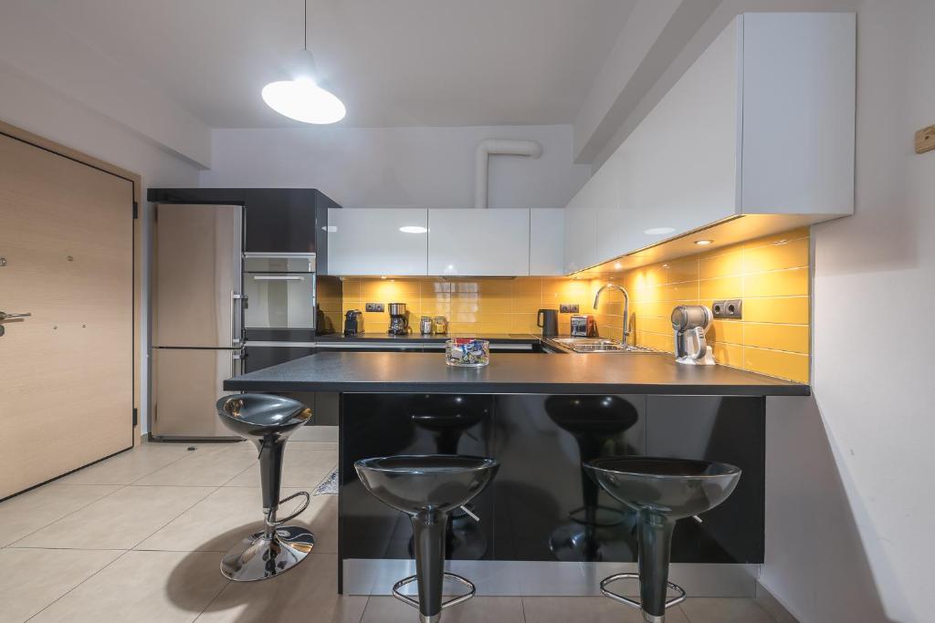 Kuchyňa alebo kuchynka v ubytovaní Confy Living Apartment Metaxourghio Metro Station