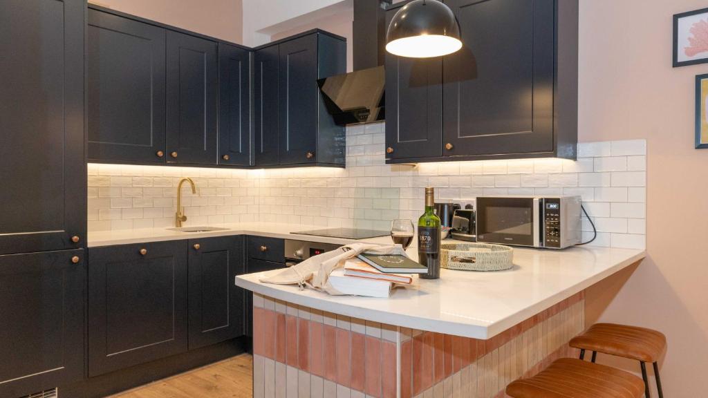 Lamington Apartments - Hammersmith - Two-Bedroom Apartment With Two Bathrooms