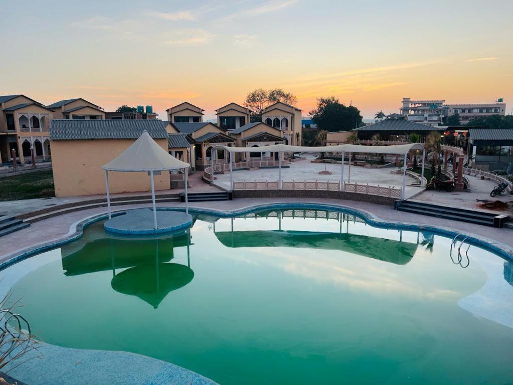 Shubhim Hotel & Resort MIDWAY TREAT MPT FRANCHISE - Luxe Villa