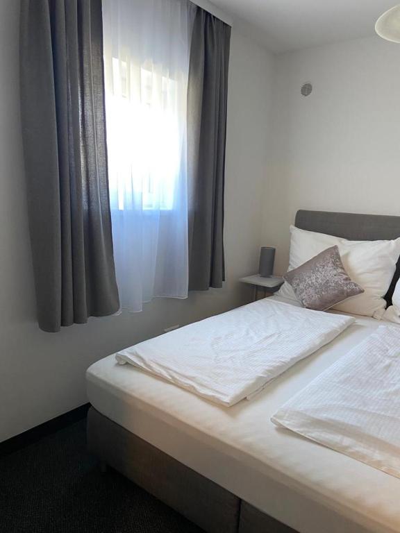 Postel nebo postele na pokoji v ubytování Fremdenzimmer& Appartementhaus Blassnig
