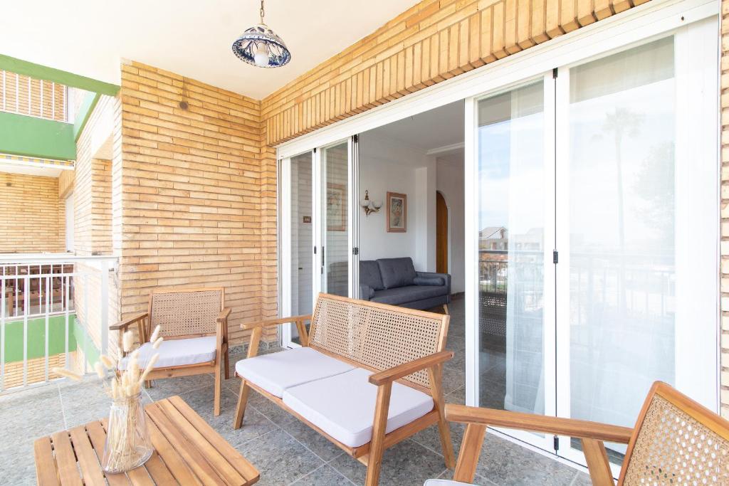 Balkón nebo terasa v ubytování Global Properties, Apartamento con terraza y piscina a un paso de la playa