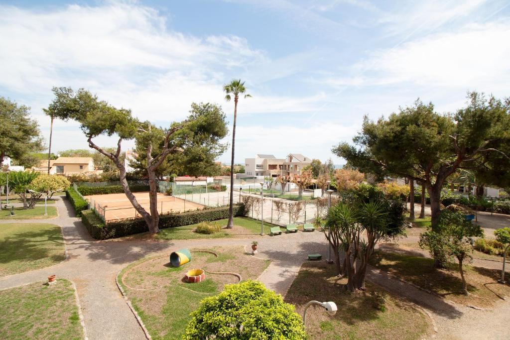 Zahrada ubytování Global Properties, Apartamento con terraza y piscina a un paso de la playa