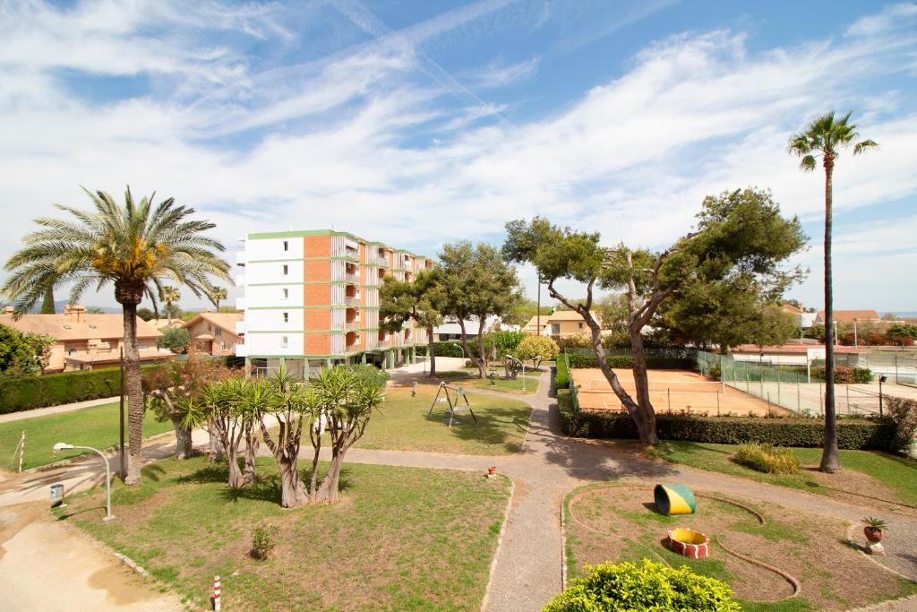 Zahrada ubytování Global Properties, Apartamento con terraza y piscina a un paso de la playa
