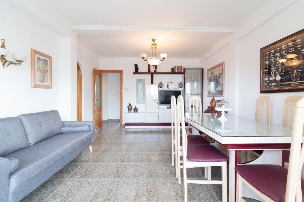Posezení v ubytování Global Properties, Apartamento con terraza y piscina a un paso de la playa