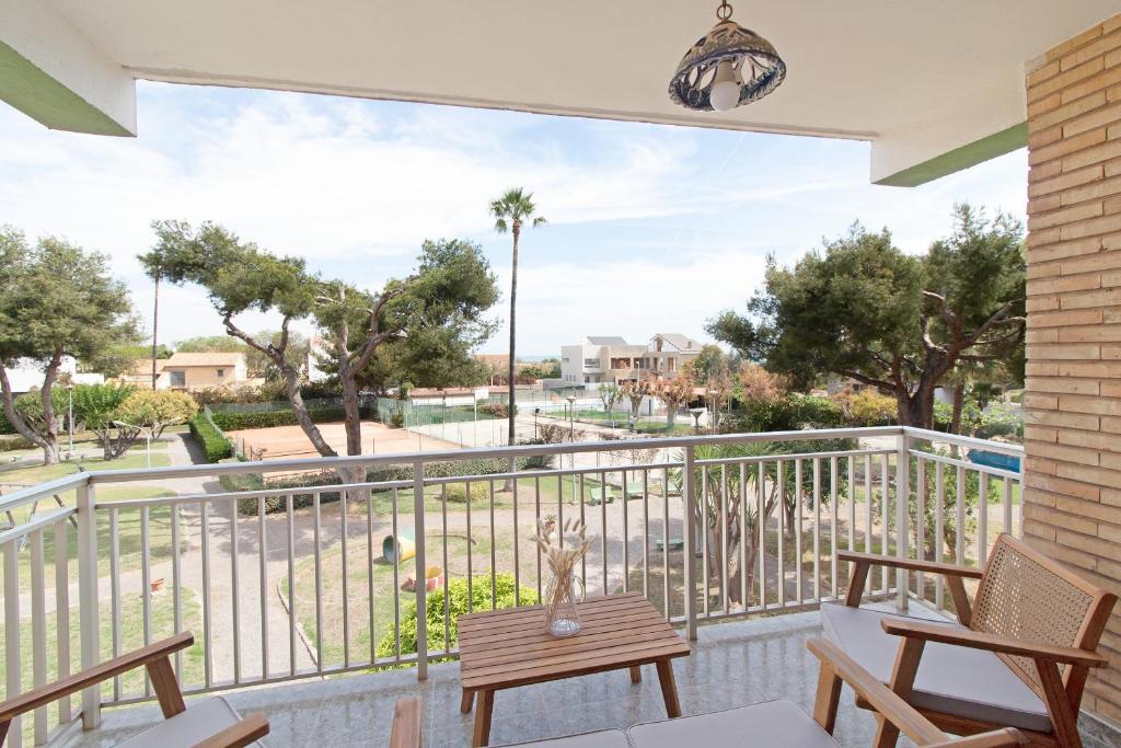 Balkón nebo terasa v ubytování Global Properties, Apartamento con terraza y piscina a un paso de la playa