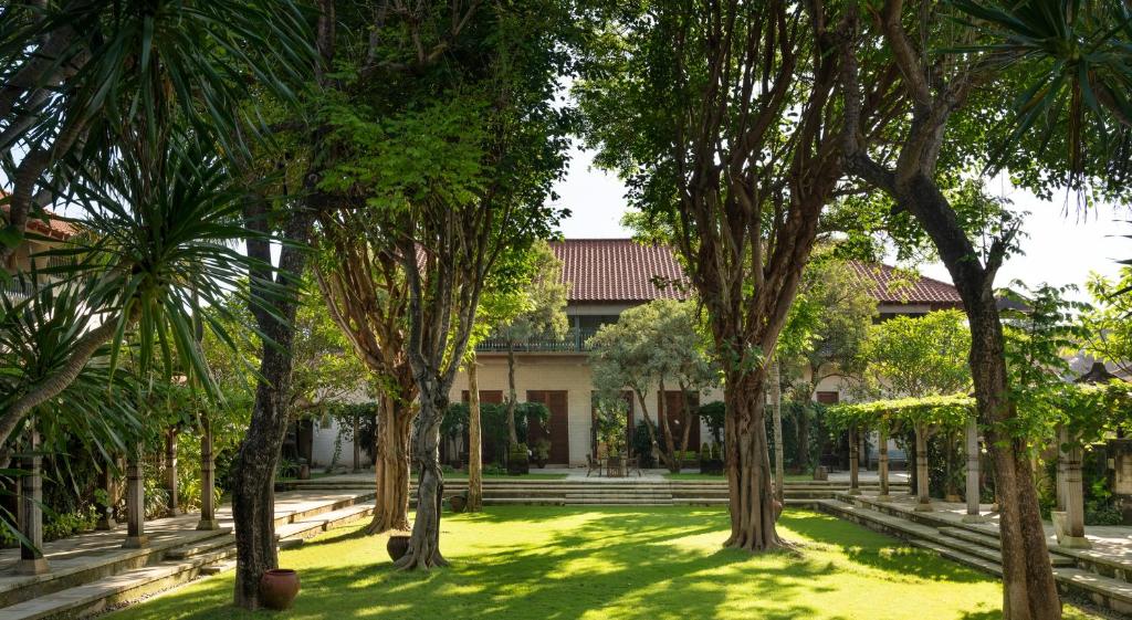 Zahrada ubytování Sudamala Resort, Sanur, Bali