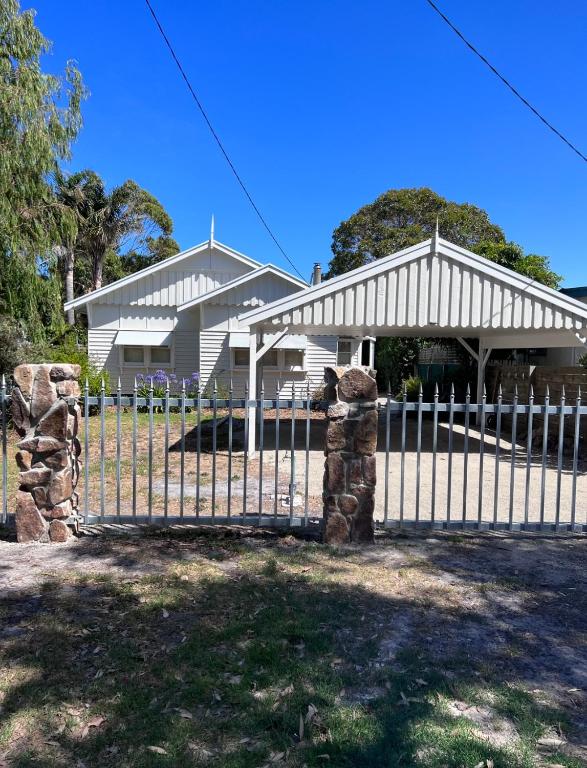 Cape Cottage, Cape Paterson (updated prices 2024)