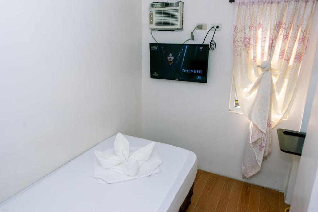 Postel nebo postele na pokoji v ubytování FB Budgetel Suites