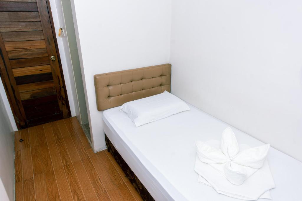 Postel nebo postele na pokoji v ubytování FB Budgetel Suites