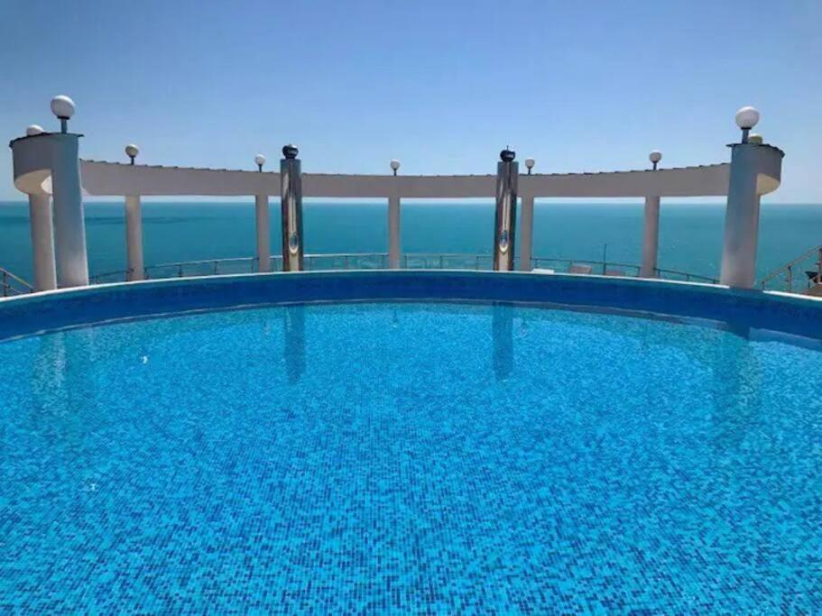 Frontline, 1 Bed, Near to Beach
