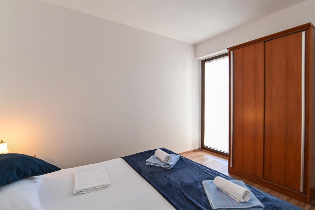 Postel nebo postele na pokoji v ubytování Rooms & Apartments Jadranka