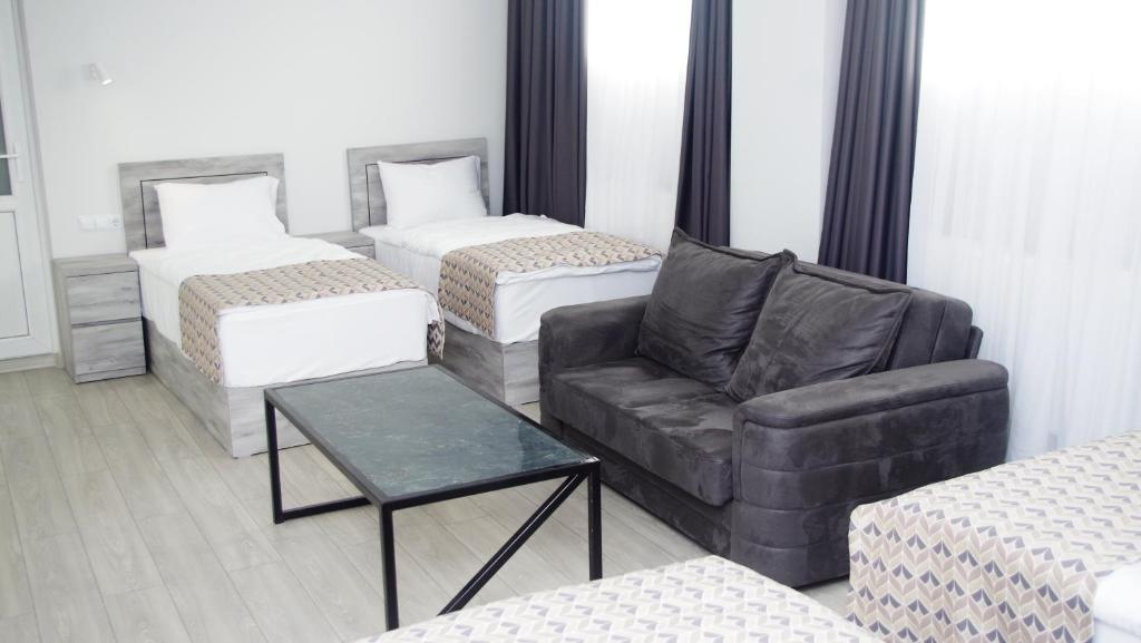 Postel nebo postele na pokoji v ubytování Aventus Hotel