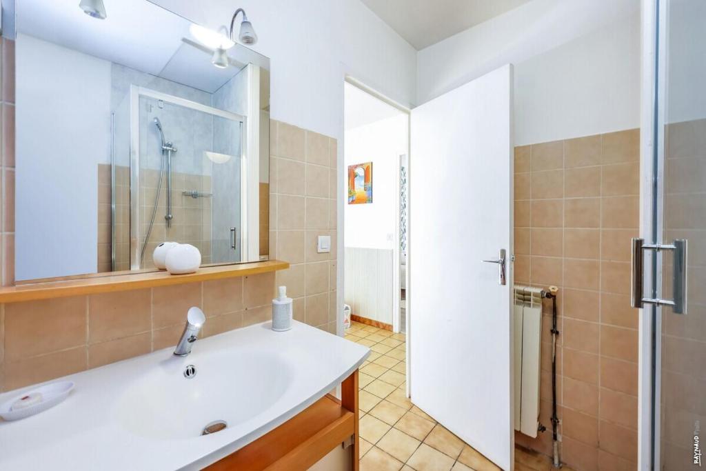 Bilik mandi di Appartement la Toscanelle - Quartier historique - Gaillac