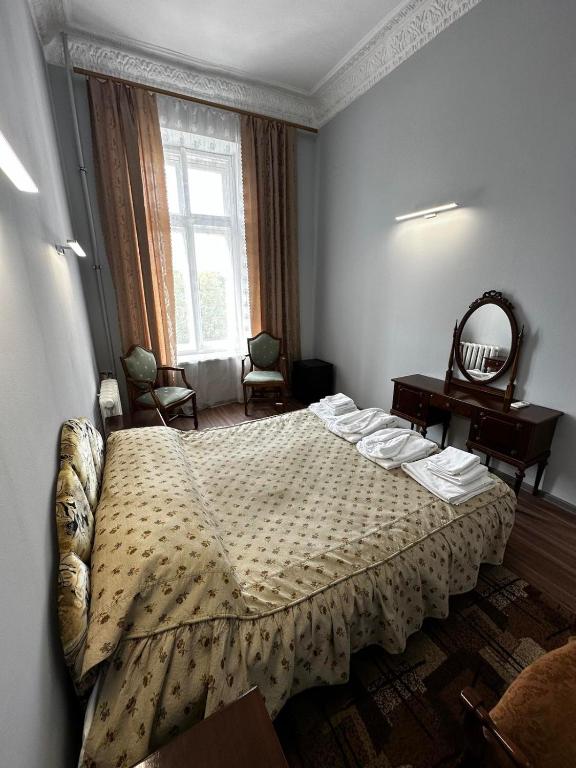 Postel nebo postele na pokoji v ubytování Готель Пасаж