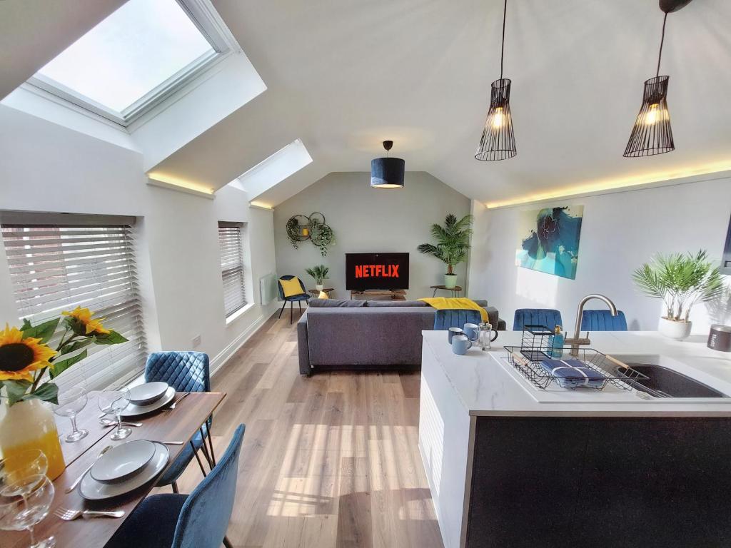 A kitchen or kitchenette at The Yorkshire Hosts - Langton Lodge Apt.8