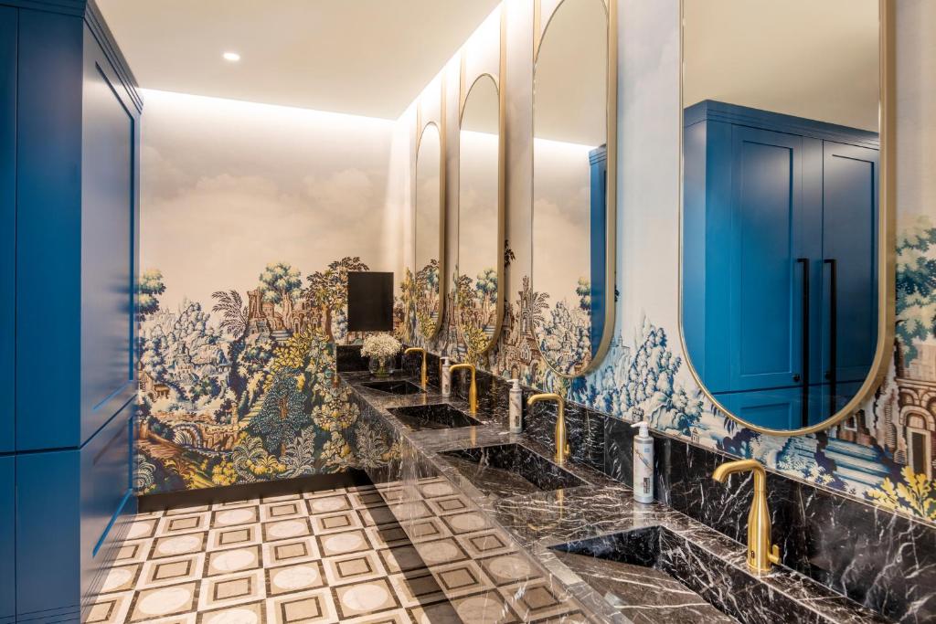 TV a/nebo společenská místnost v ubytování Renaissance Porto Lapa Hotel