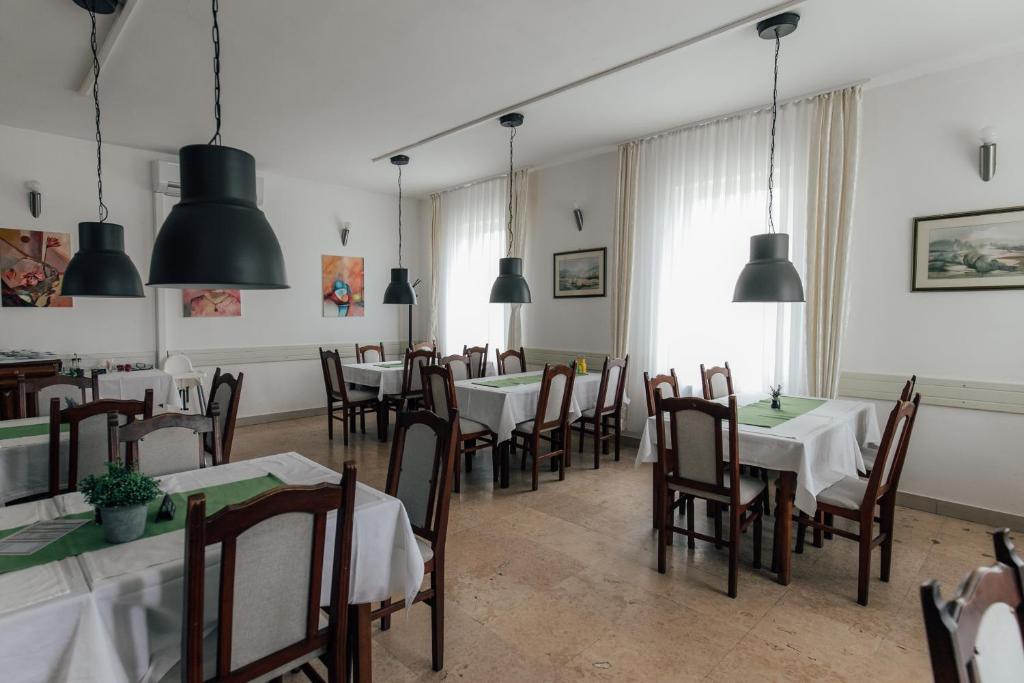 Restaurace v ubytování Restoran i sobe Savić