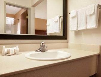 Baymont by Wyndham Sioux Falls photo