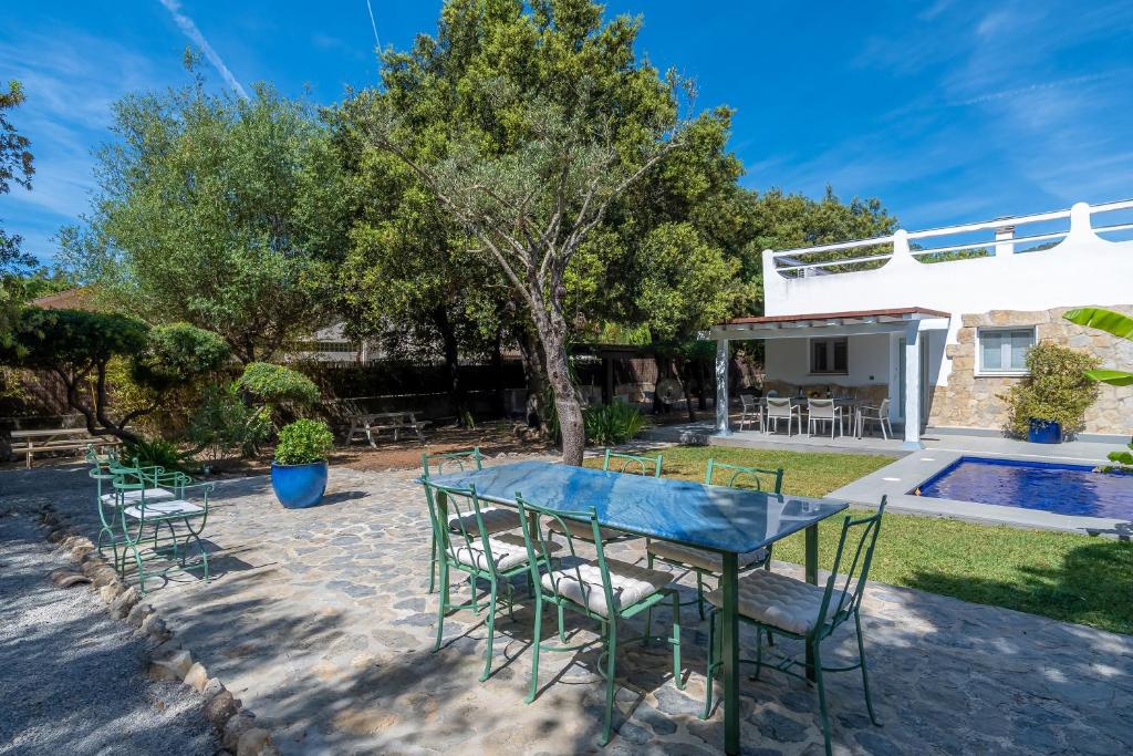 Bazén v ubytování Villa SON FORTEZA by Mallorca Villa Selection nebo v jeho okolí