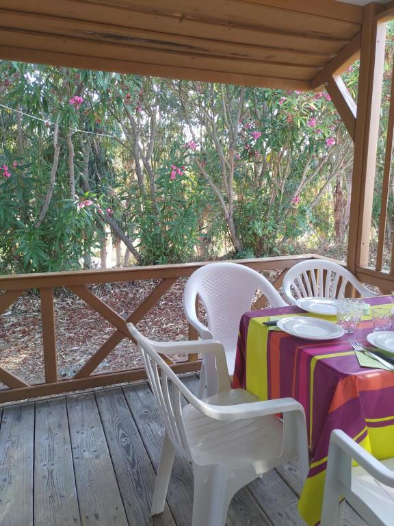 Balkón nebo terasa v ubytování Camping TIKITI
