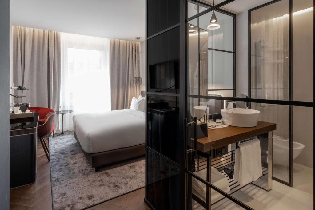 Postel nebo postele na pokoji v ubytování Radisson Collection Hotel, Santa Sofia Milan